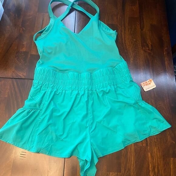 NWT  Free People Movement - Sport Green Get Your Flirt On Shortsie Large - Picture 4 of 11